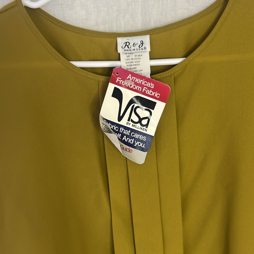 Yellow Pleated Cap Sleeve Blouse. CAJA. # 1. D - Picture 2 of 9